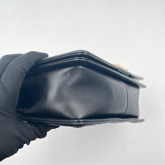 CHANEL Boy CHANEL Medium Flap Bag Black Quilted Lambskin - Picture 8 of 16